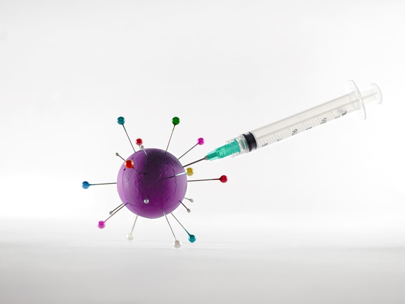 Zorgmedewerkster ontslagen vanwege LinkedIn-berichten over vaccinatie